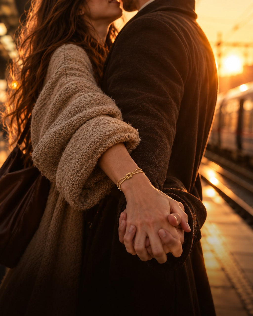 Pulsera Nudo Eterno, reencuentro en la estación